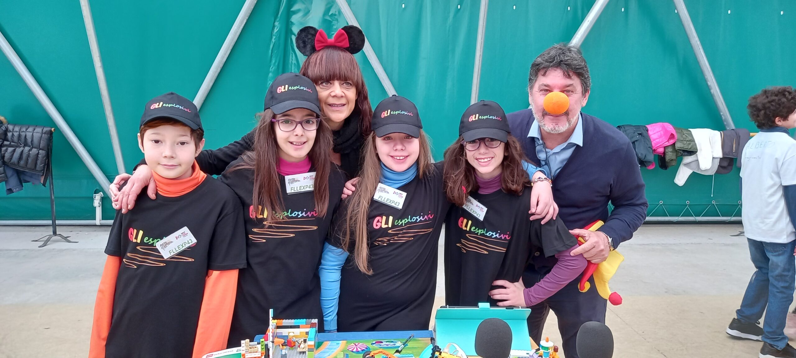 gli-esplosivi-2022-23-e-coach-scaled Le prime "First Lego League Explore": un'esperienza fantastica!