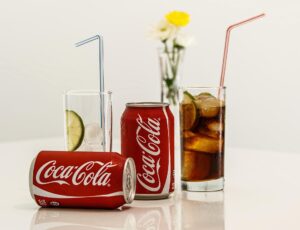 stevepb-drink-462776_1920-300x230 Coca-Cola: da medicina a bevanda mondiale.